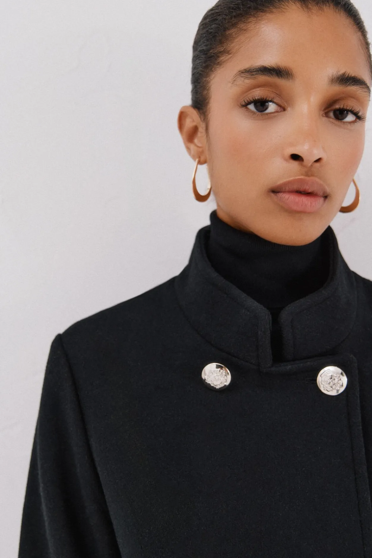 Cortefiel Abrigo doble cruce botón dorado Negro