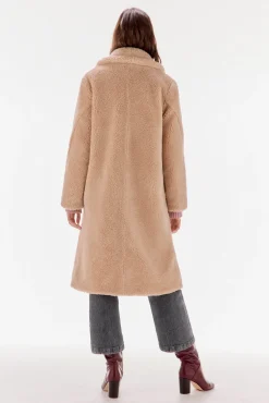 TFP by Tamara Falcó Abrigo efecto teddy Crudo Hot