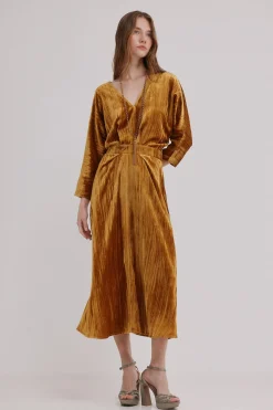 Hoss Intropia Alma. Vestido de terciopelo Dorado New