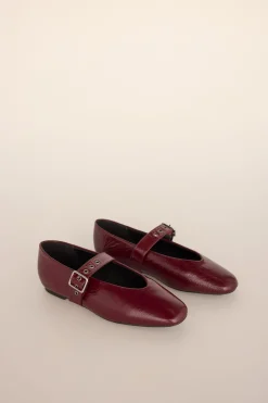 Pedro del Hierro Bailarina de piel con arandelas Burdeos Best