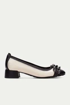 Hispanitas Bailarina punta cuadrada adorno cadena OPORTO Negro Discount