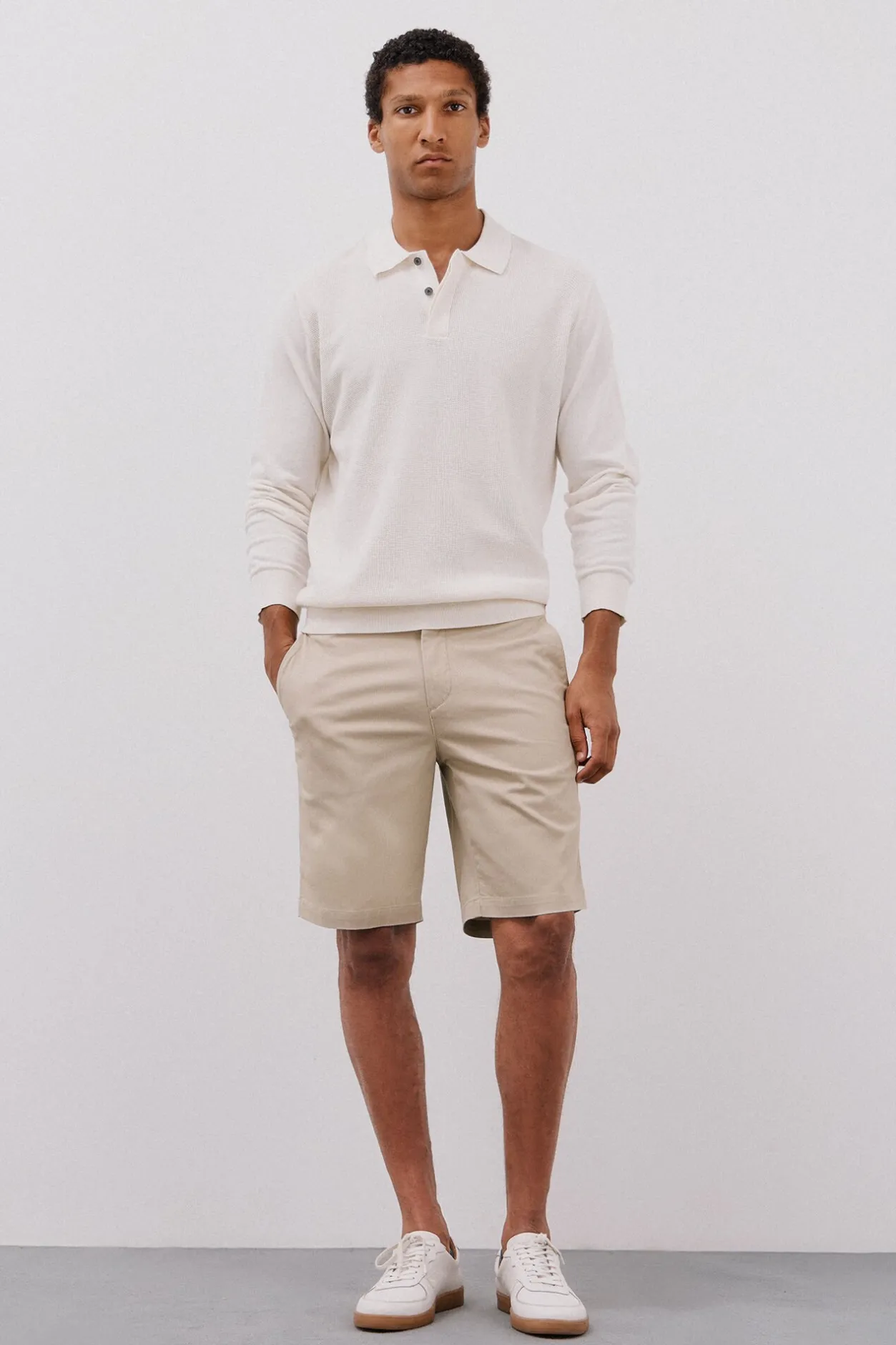 Cortefiel Bermuda chino estampada Beige