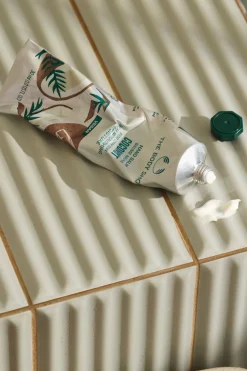 The Body Shop Bálsamo de Manos de Coco 30ml Multicolor New