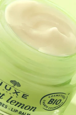 Nuxe Bálsamo labial hidratante con fragancia de merengue de limón Verde Hot