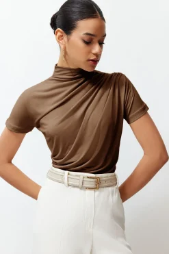Trendyol Blusa con cuello alto marr&oacute;n Clearance