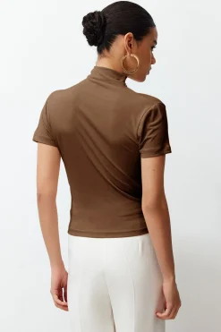 Trendyol Blusa con cuello alto marr&oacute;n Clearance