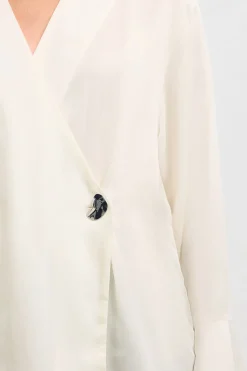 Selected Blusa cuello pico detalle metálico Blanco Hot