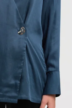 Selected Blusa cuello pico detalle metálico Azul marino