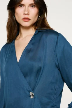 Selected Blusa cuello pico detalle metálico Azul marino