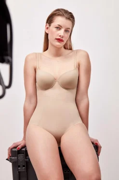 Gisela Body pantalón escote extremo nude