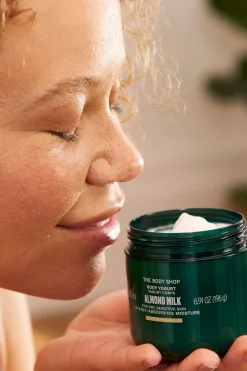 The Body Shop Body Yogurt de Leche de Almendras 200ml Multicolor Hot