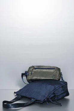 Dash and Stars Bolso tote nylon satinado azul Online