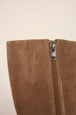 Pedro del Hierro Bota alta estilo hípica con tacón bajo en serraje Beige Online