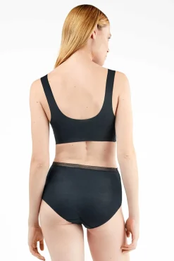 Gisela Braga alta básica con galón de encaje negro New