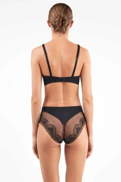 Gisela Braga alta encaje floral negro