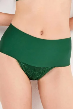 Gisela Braga brasileña verde New