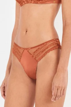 Gisela Braga brasileña encaje estampado New