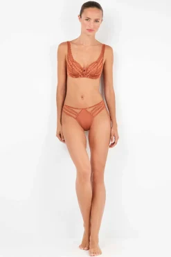 Gisela Braga brasileña encaje estampado New