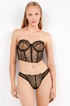 Gisela Braga brasileña encaje bordado negro