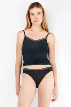 Gisela Braga básica con galón de encaje negro Hot