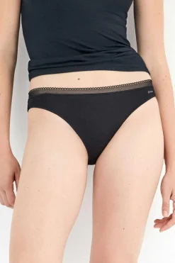 Gisela Braga básica con galón de encaje negro Hot