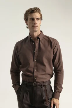 PuroEGO Camisa oxford slim fit algodón Marr&oacute;n oscuro Clearance
