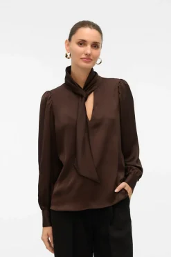 Vero Moda Camisa satinada escote lazada Marr&oacute;n oscuro Clearance