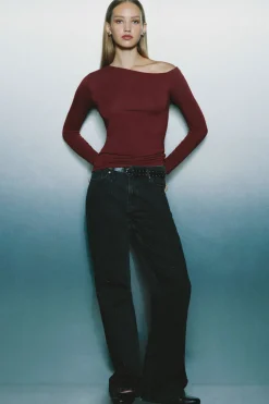 Springfield Camiseta ajustada escote asimétrico burdeos Hot