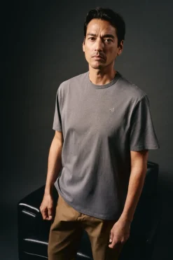 OOTO Camiseta básica con bordado avión Gris