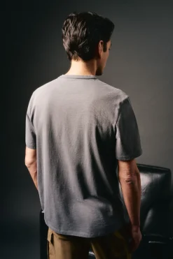 OOTO Camiseta básica con bordado avión Gris