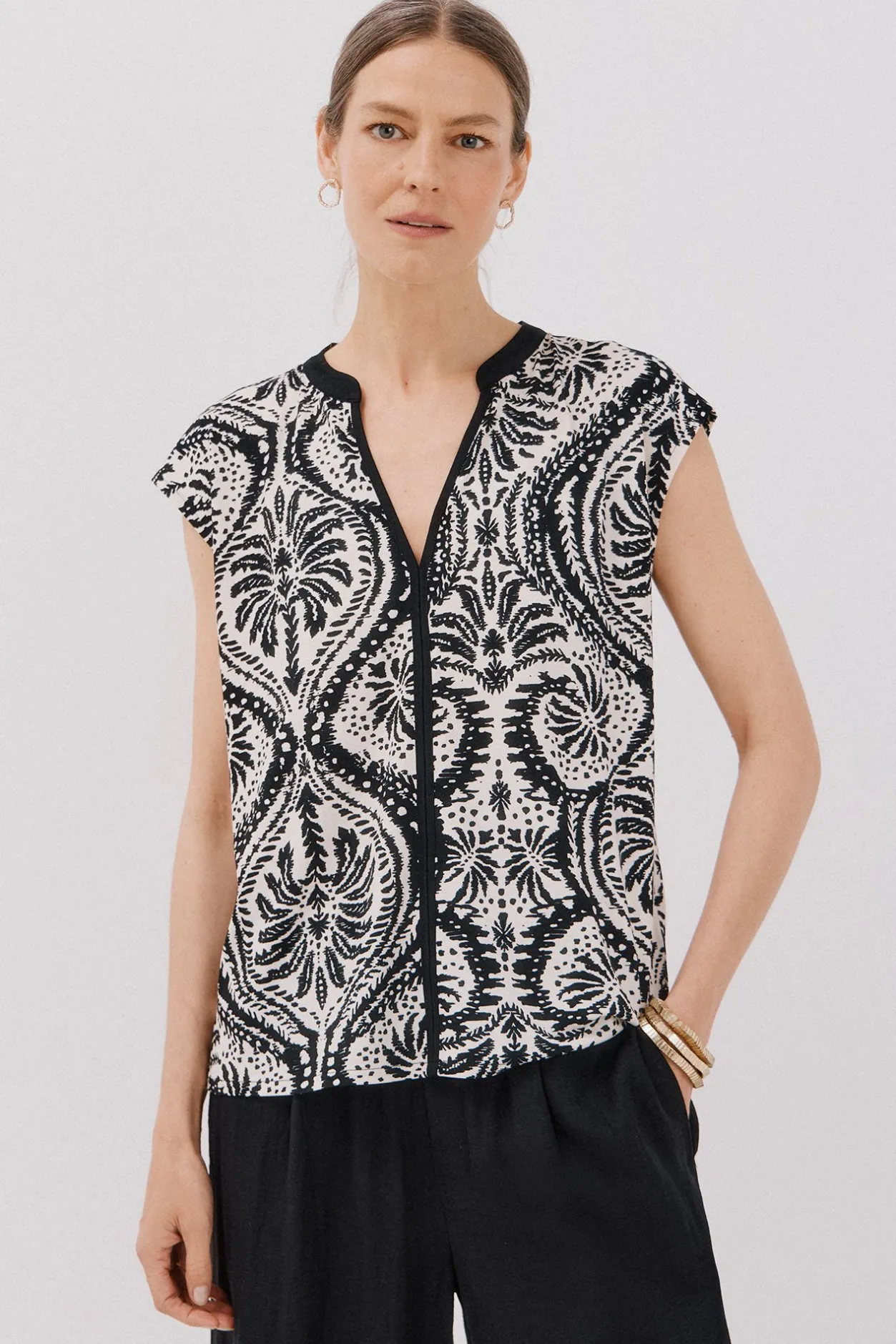 Cortefiel Camiseta básica sin magnas cuello mao Estampado blanco Discount