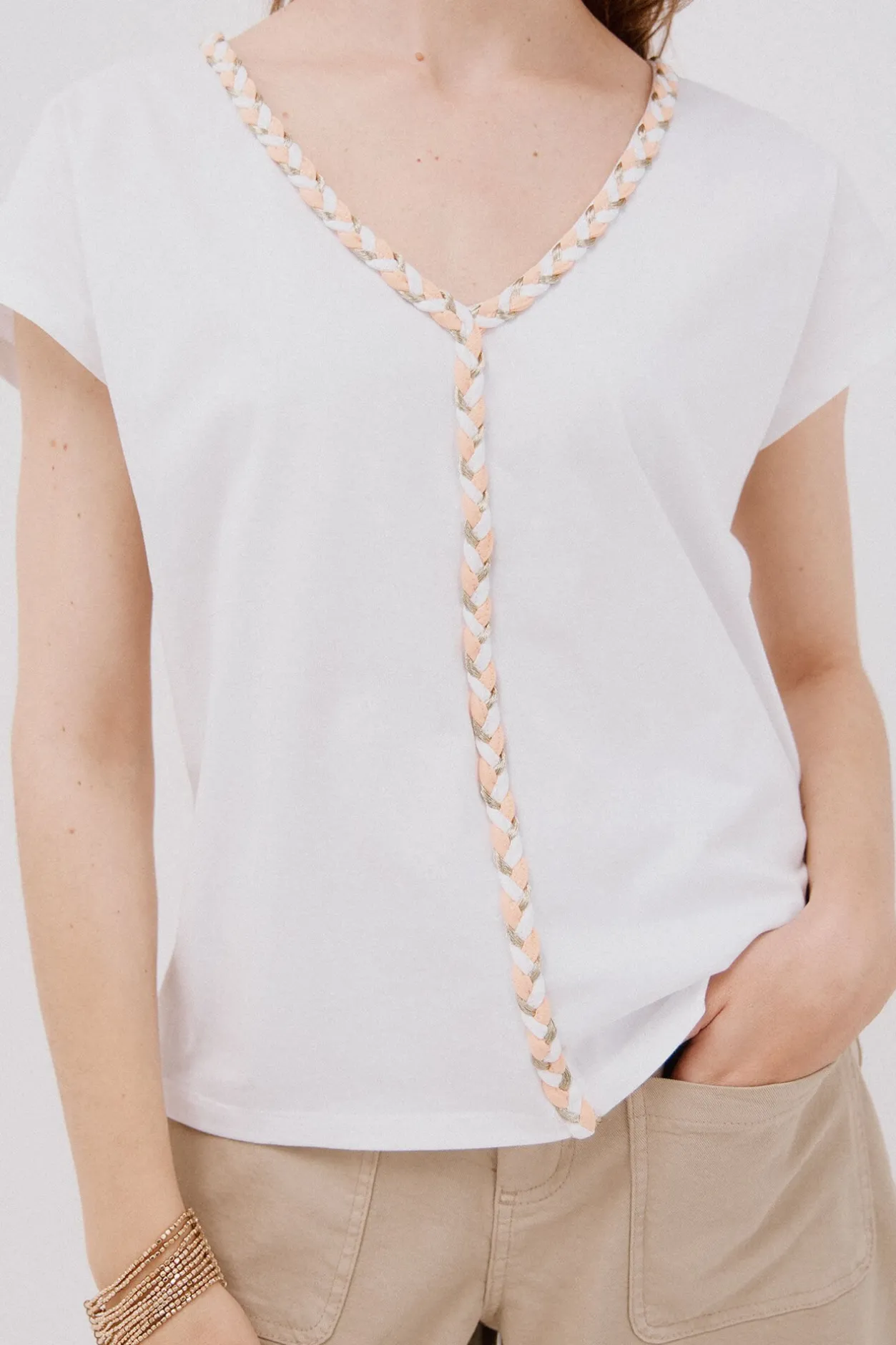 Cortefiel Camiseta cuello pico trenza Blanco Best