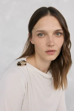 Pedro del Hierro Camiseta drapeada con broche Beige Best