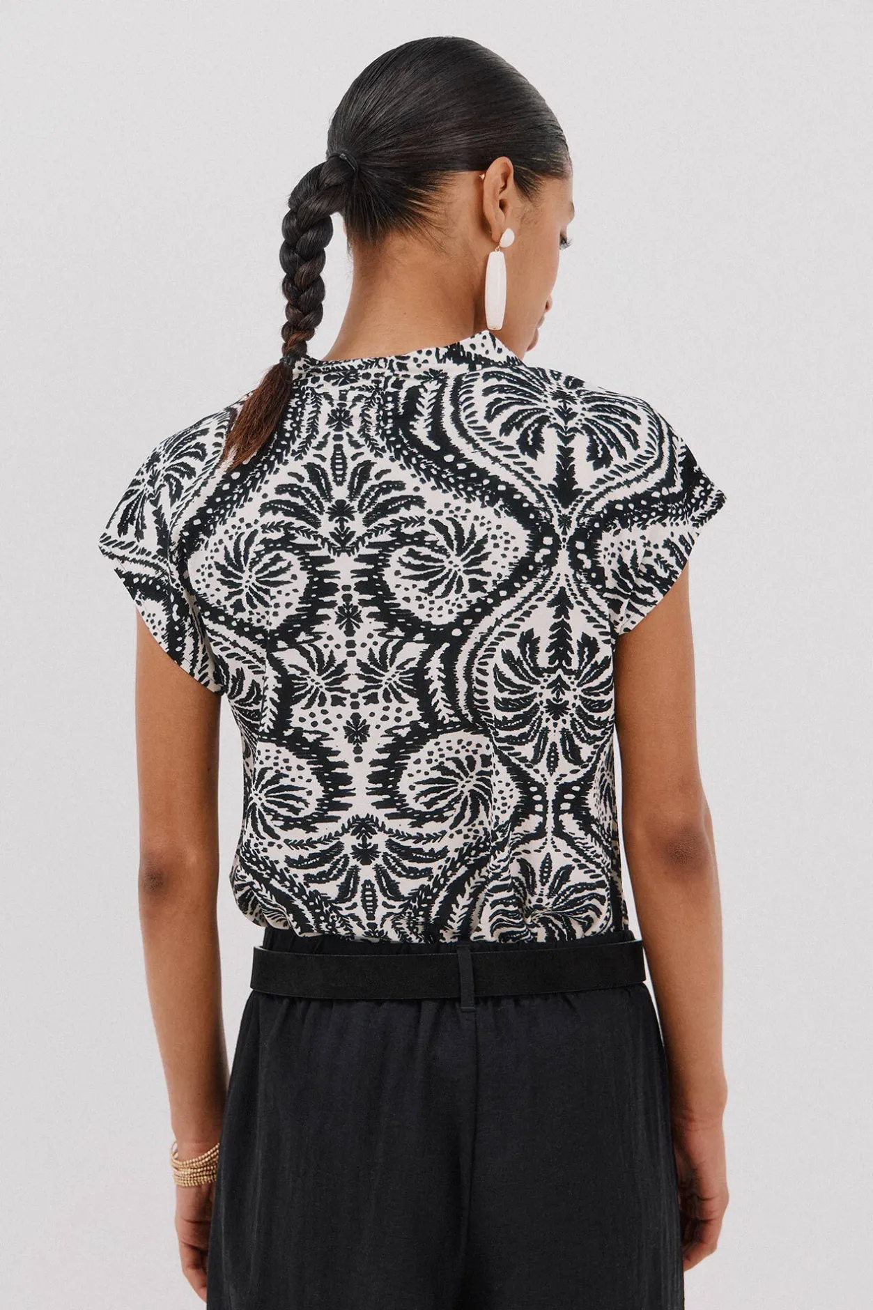 Cortefiel Camiseta estamapda escote pico fruncido Estampado blanco Hot