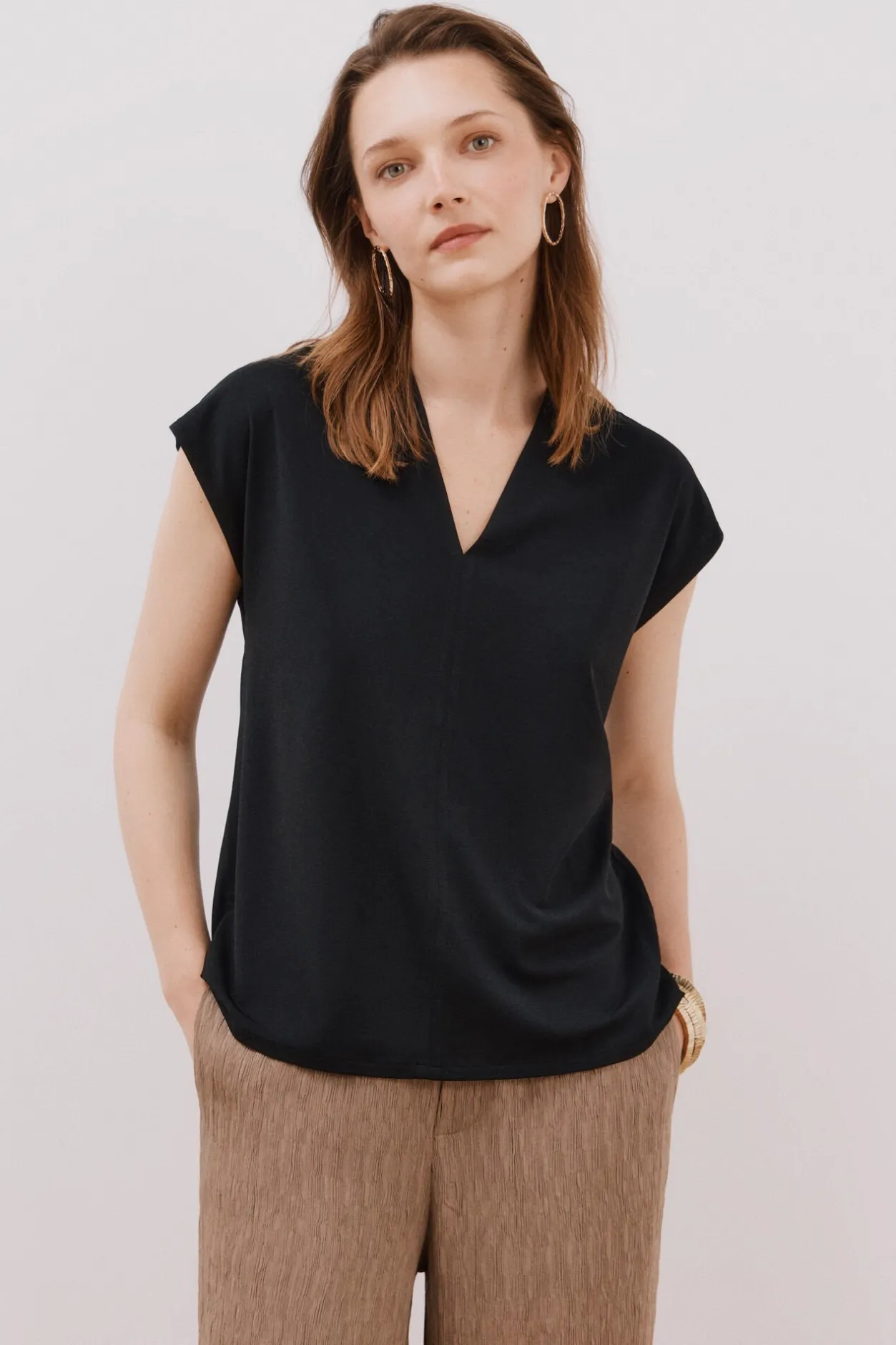 Cortefiel Camiseta estamapda escote pico fruncido Negro