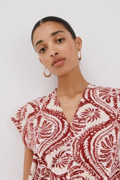 Cortefiel Camiseta estamapda escote pico fruncido Estampado granate Best