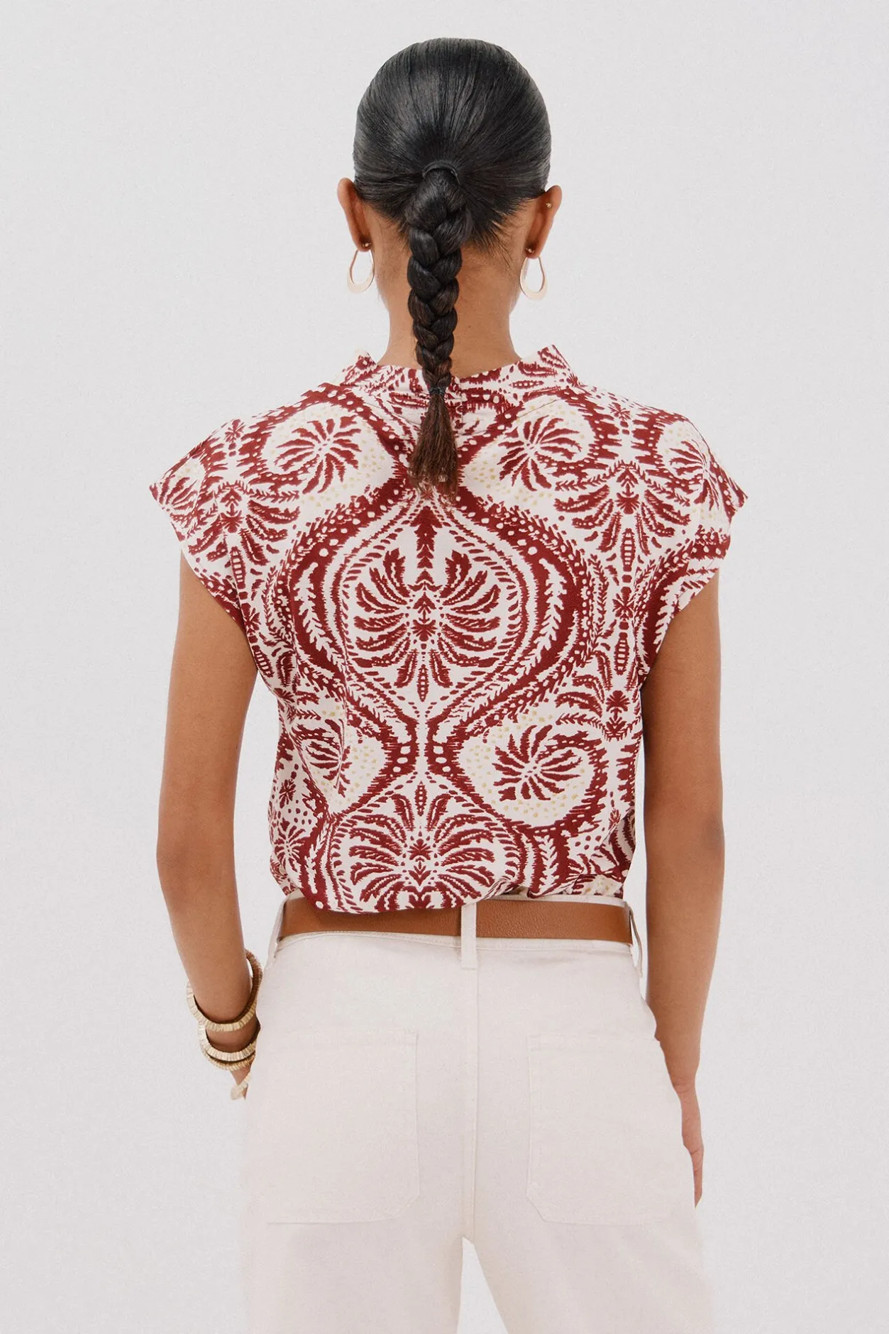 Cortefiel Camiseta estamapda escote pico fruncido Estampado granate Best