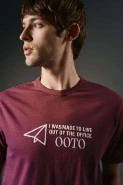 OOTO Camiseta gráfica lavada Granate Hot