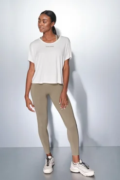 Dash and Stars Camiseta manga corta boxy blanco beige