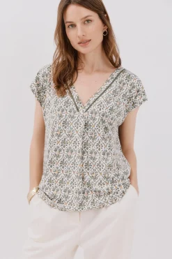 Cortefiel Camiseta pico con detalle puntilla Estampado verde Outlet