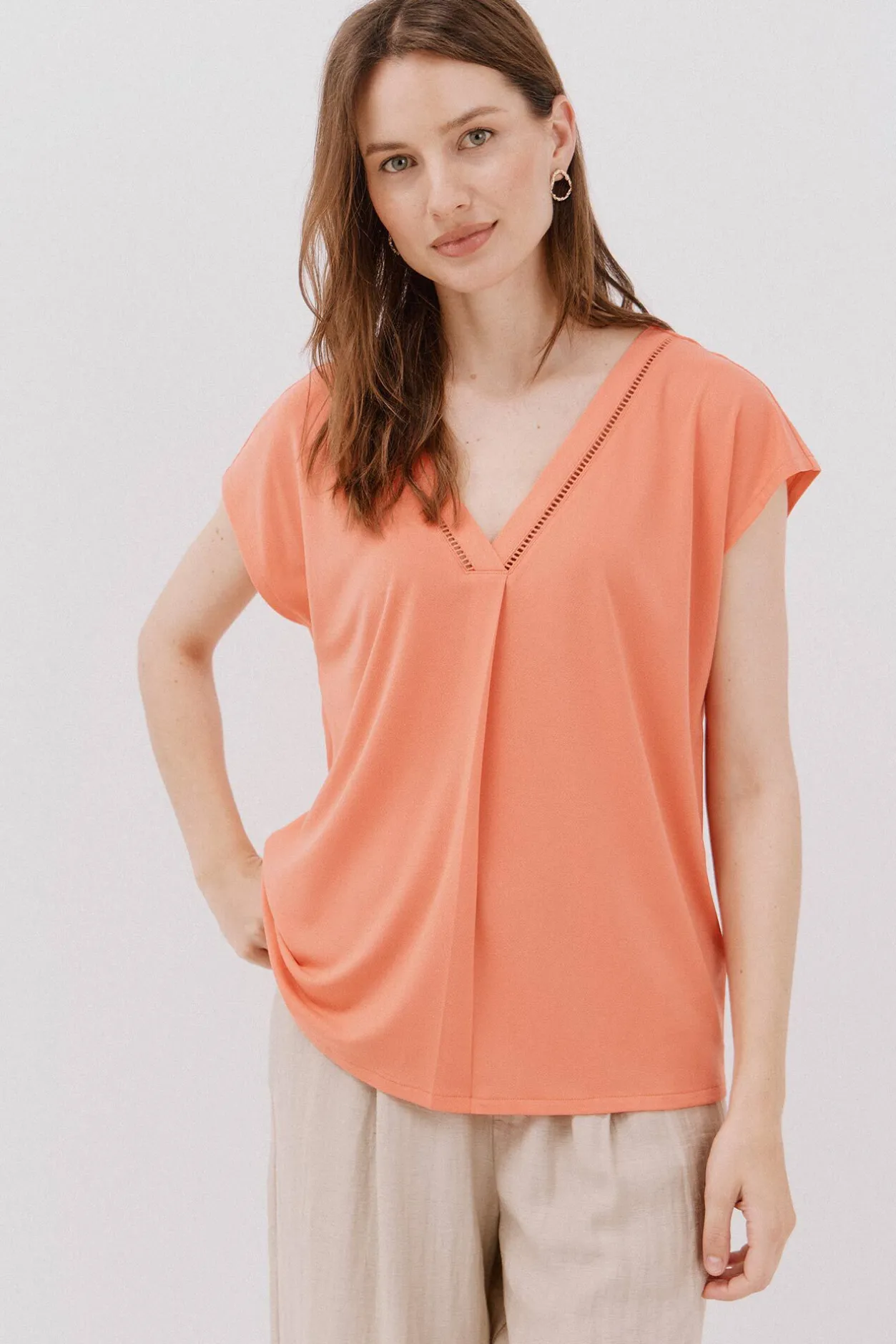Cortefiel Camiseta pico con detalle puntilla Coral Discount