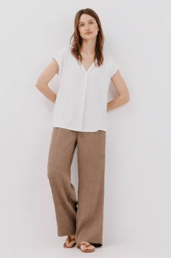 Cortefiel Camiseta pico con detalle puntilla Blanco Hot