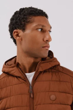 Cortefiel Cazadora acolchada ultralight con capucha Marr&oacute;n New