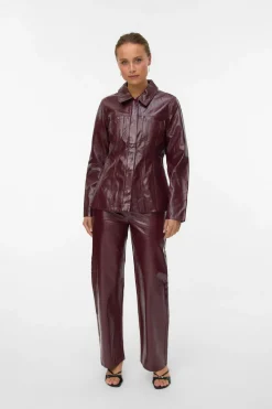 Vero Moda Cazadora ajustada efecto piel Vino Outlet