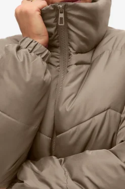 Vero Moda Cazadora de mujer acolchada Marr&oacute;n