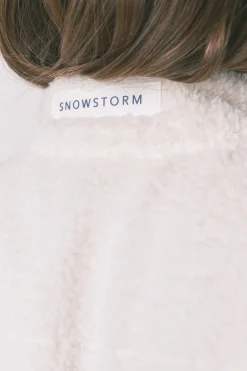 Women'secret Chaleco corto borreguito bordado blanco