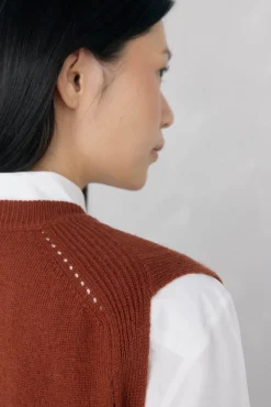 Pedro del Hierro Chaleco de punto lana calados Marr&oacute;n Sale