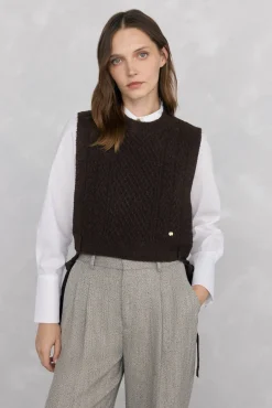 Pedro del Hierro Chaleco punto Marr&oacute;n Outlet