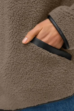 Vero Moda Chaqueta corta borrego Marr&oacute;n Hot