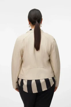 Vero Moda Curve Chaqueta efecto piel talla grande Beige Online